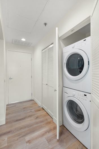 Chateau hilgard washer/dryer